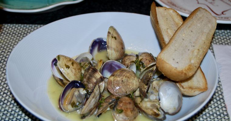 Grilled Clams with Lemon Butter