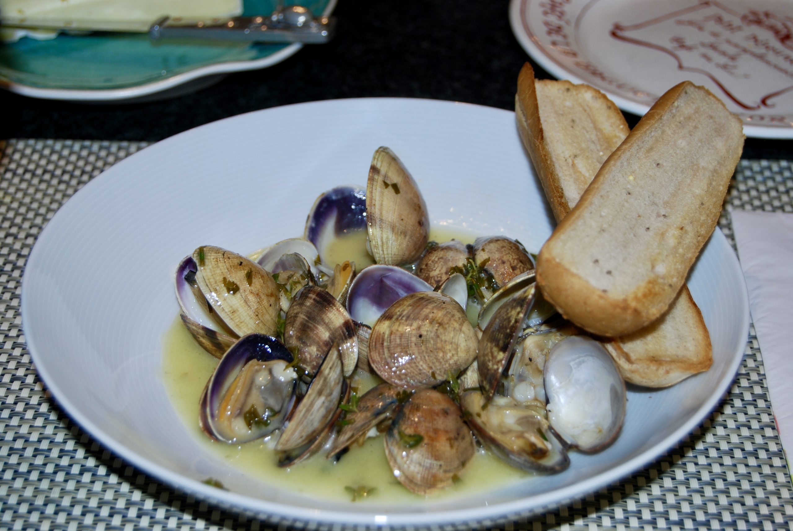 Grilled Clams with Lemon Butter